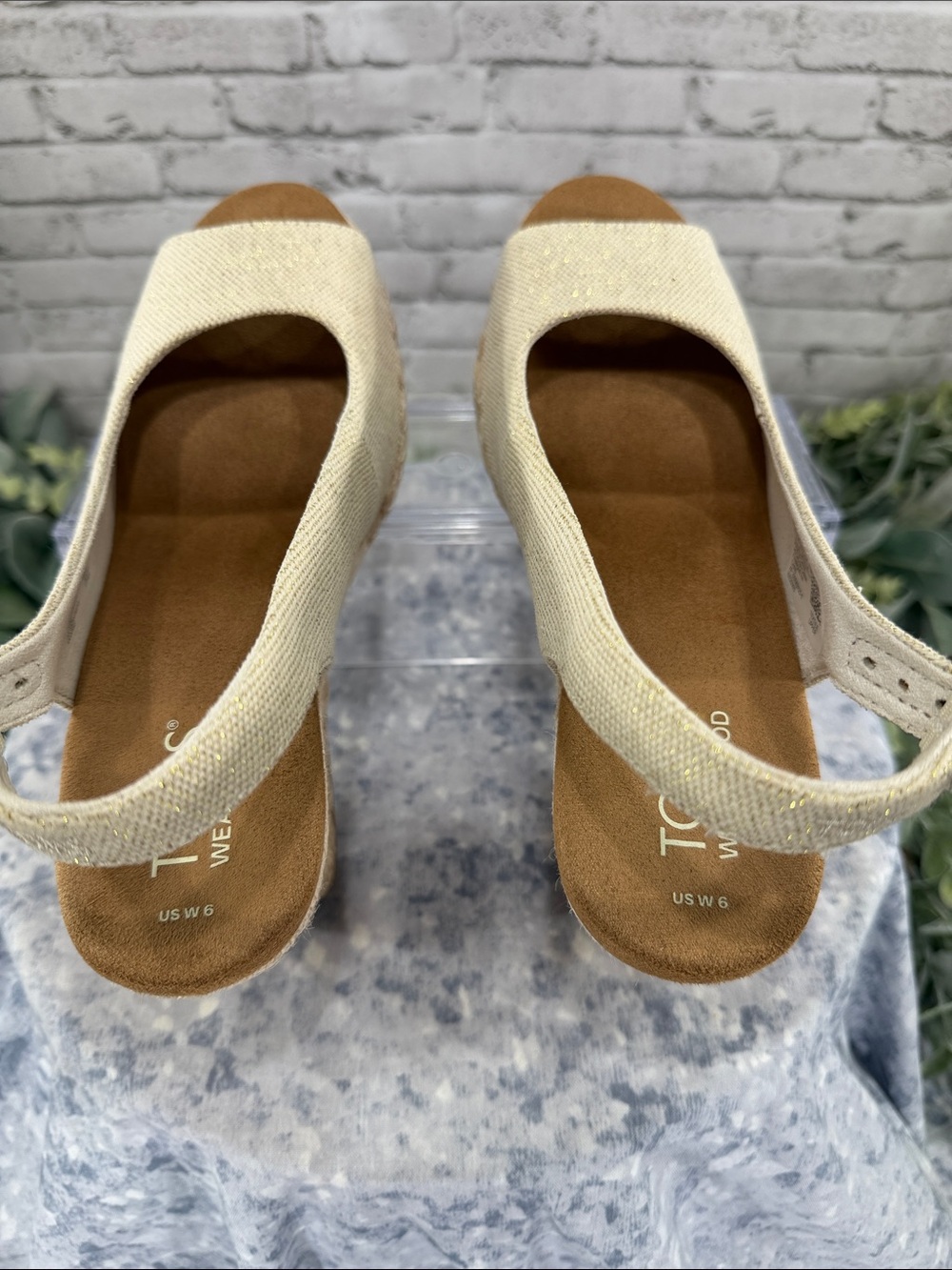 TOMS “Camilla” Beige & Gold Metallic Canvas Open-Toe Wedge Sandals WMS 6M☀️EUC - Picture 7 of 12